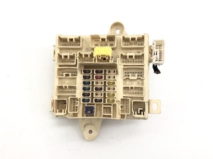 _b141513 トヨタ アルテッツァ AS200 Zエディション GXE10 ヒューズボックス 室内側 (2) 90987-04002 056700-6780 90987-02012