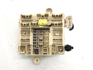 _b167064 トヨタ アルテッツァ RS200 SXE10 ヒューズボックス 室内側 (2) 90987-04002 056700-6780 GXE10 JCE10 ジータ