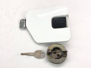 _b195899 スバル サンバートラック KS4 給油口 燃料 フィラー フューエルリッド ふた 蓋 カバー 鍵 054 KS3 バン KV3 KV4
