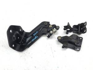 _b197015 マツダ スクラムバン PA DG64V スライド ドア ヒンジ ステー 金具 ガイドローラー リア リヤ 左 R/LH ワゴン DG64W DA64V DA64W