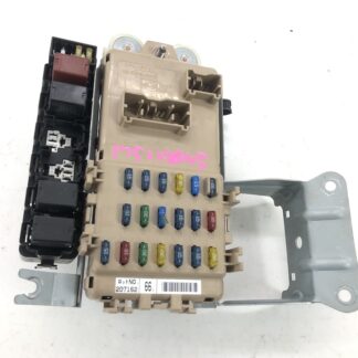 _b175227 スバル レガシィツーリングワゴン B-SPORT BH5 ヒューズボックス 室内側 156700-1700 156700-1020 BE5