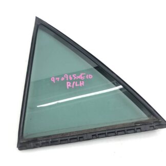 _b97096 トヨタ アルテッツァ RS200 リミテッドII GH-SXE10 ドア クォーター ガラス 小窓 ウィンドウ リア リヤ 左 R/LH GXE10