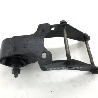 _b197015 マツダ スクラムバン PA DG64V エンジンマウント (3) K6A ワゴン DG64W スズキ エブリイ DA64V DA64W