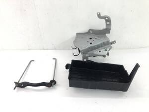 _b198118 ホンダ フィット 13G Fパッケージ GK3 バッテリートレー トレイ ホルダー ケース ボックス ステー NH624P GK4 GK5 GK6